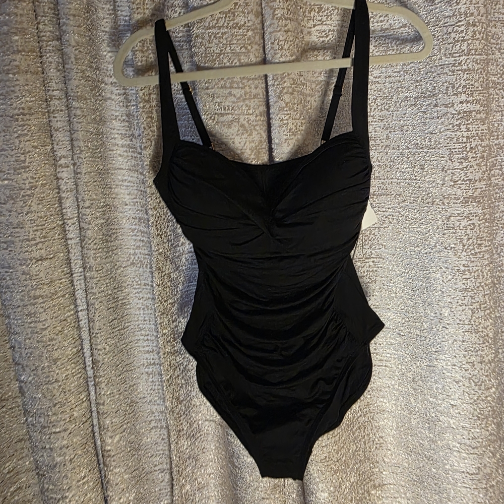 La Blanca Classic Black One Piece Swimsuit NWT